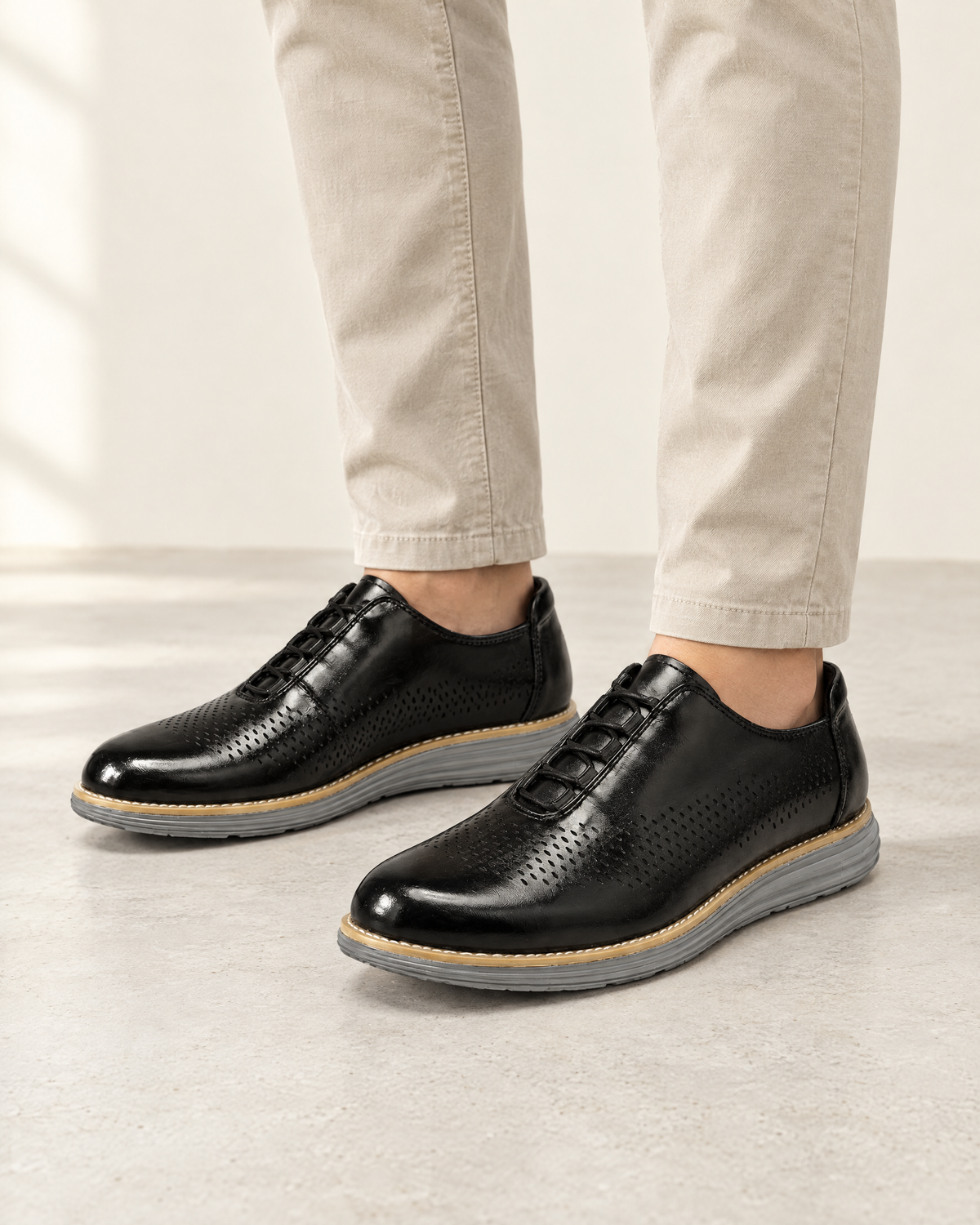 The Padova in Black, on foot