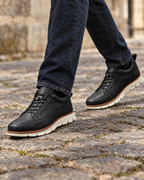 The Garda in Black - VIA NOVA